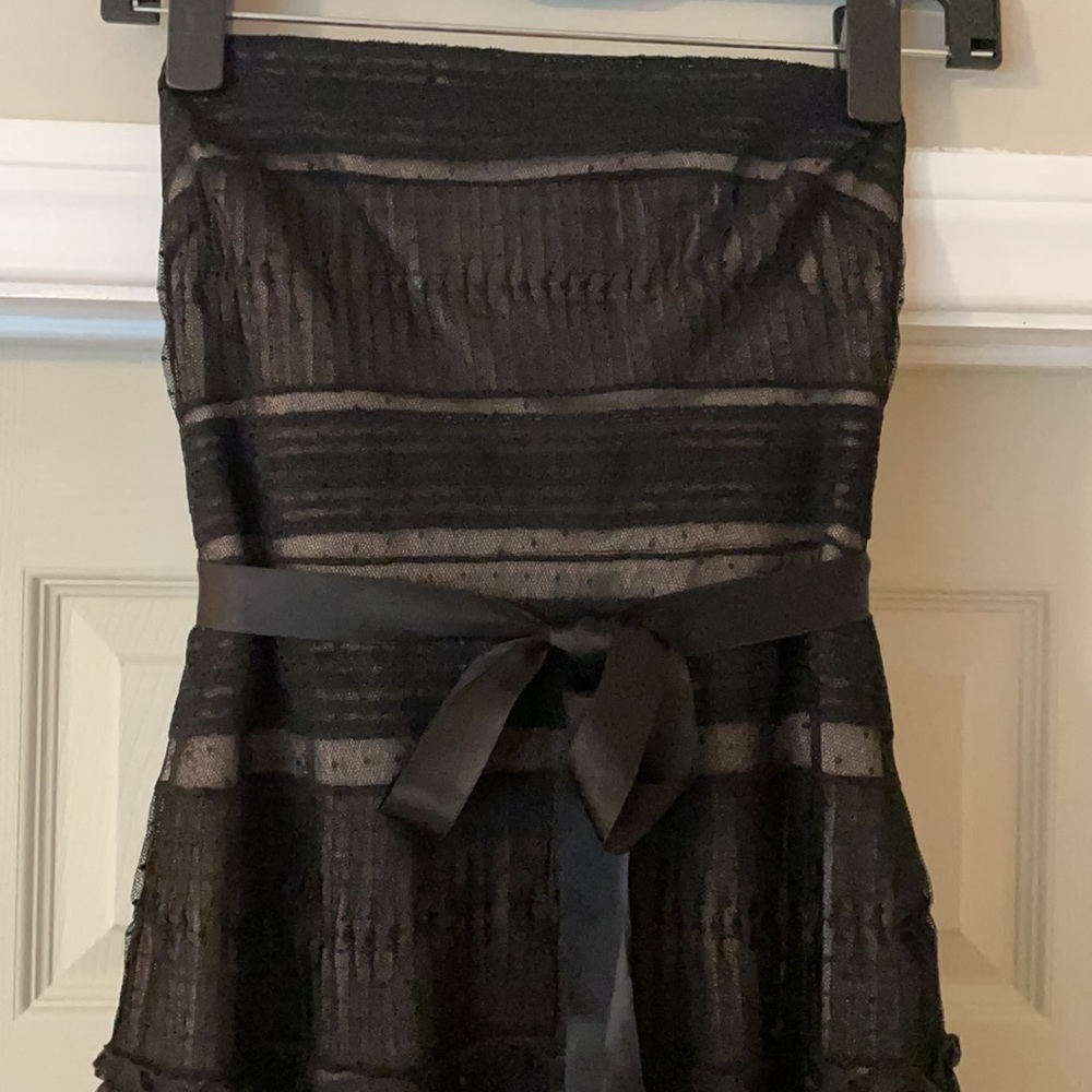 Vintage BCBG Maxazria Strapless black lace dress with Ostrich feathers - Picture 4 of 5